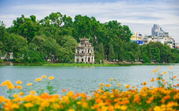 Lago Di Hoan Kiem Hanoi FOOD TOUR VIETNAM PER FAMIGLIA PRESENTAZIONE GENERALE DEL VIETNAM