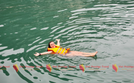 Nuoto alla Baia di Lan Ha