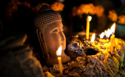Laos - Grotte di Pak Ou - Statua di Buddha