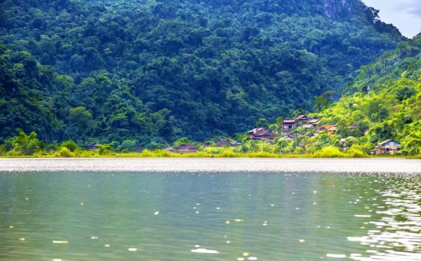 TREKKING TOUR AL LAGO DI BA BE