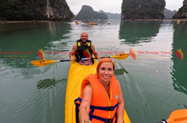 Kayaking alla baia di Ha Long